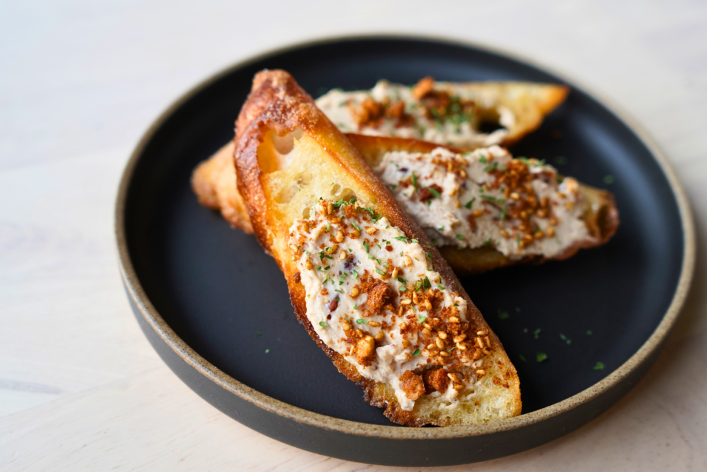 かつおナッツのブルスケッタ